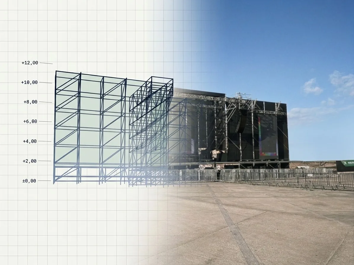 Modelo 3D de las torres y el techo de truss de un escenario, con cotas de altura de ±0,00 a +12,00 m, que se funde con la foto del mismo escenario ya montado.